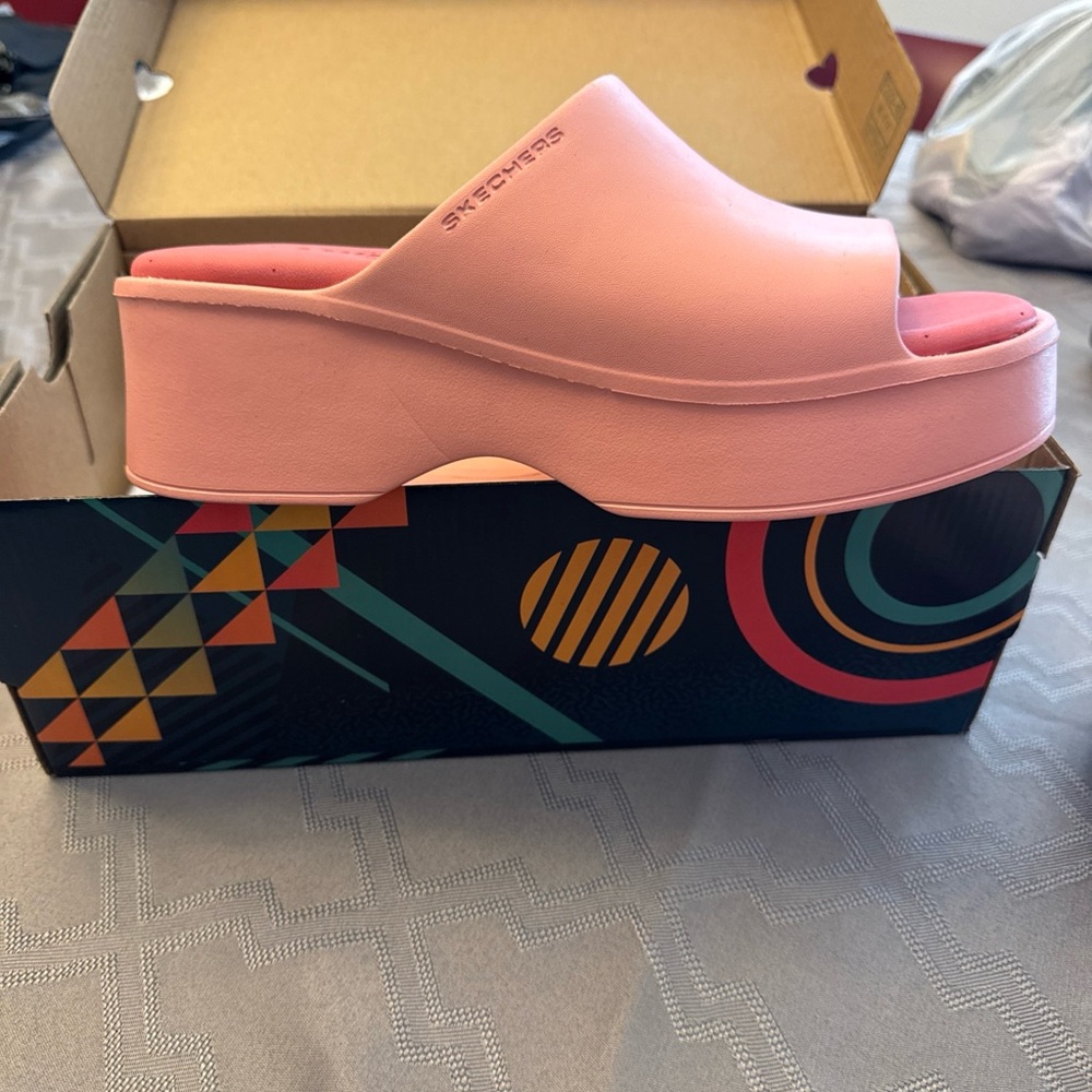 Skechers Women's Coral Platform Foamies brand new size 7 - Picture 2 of 7